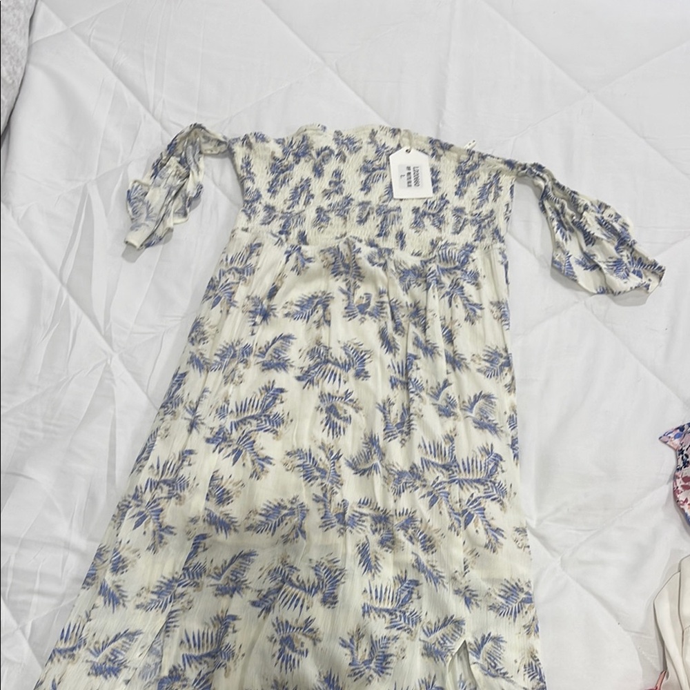 4 for $20 — Floral Blue and White maxi Dress